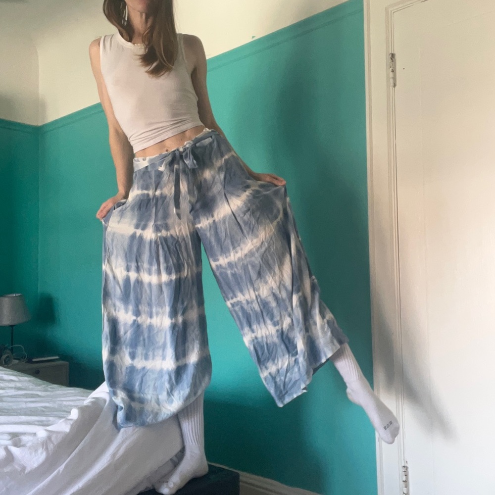 1989 (Taylor’s Version) beachy culottes. Medium